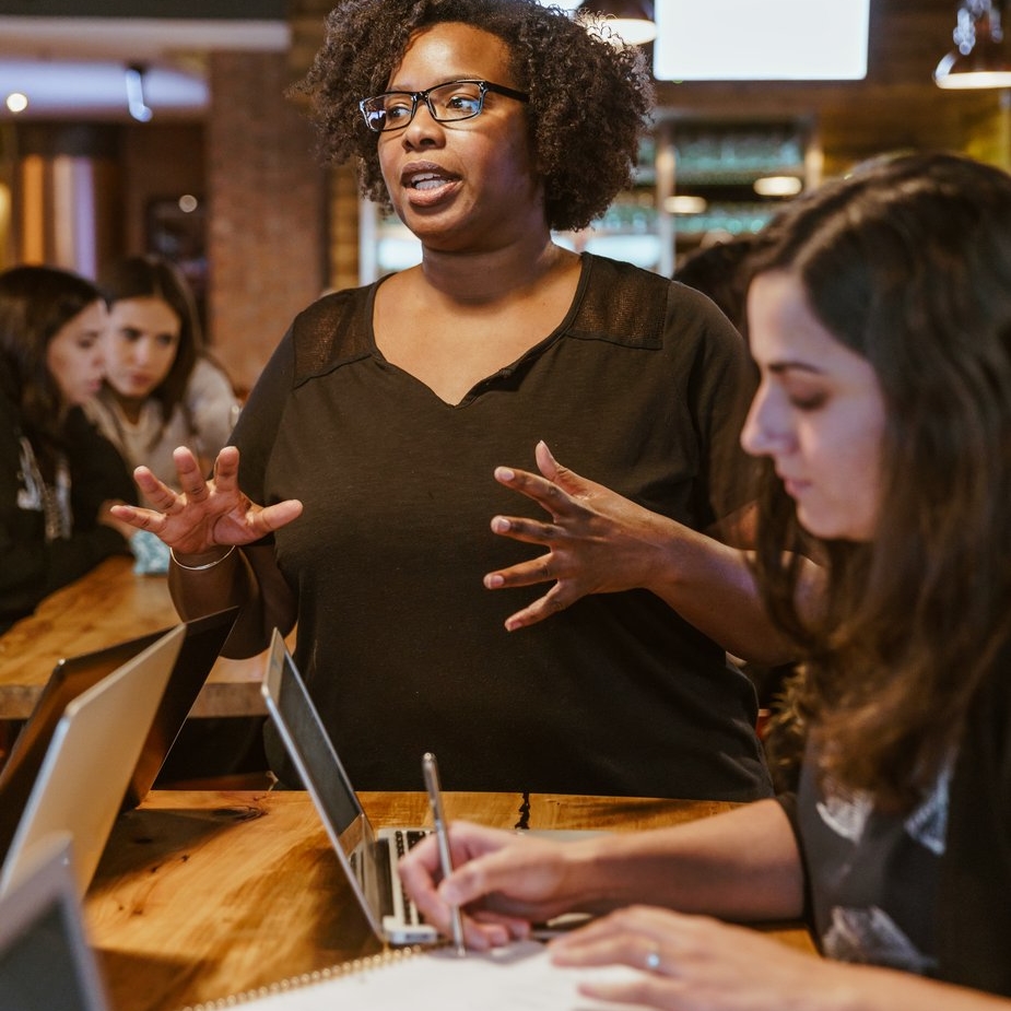 woman-teaching-group-min